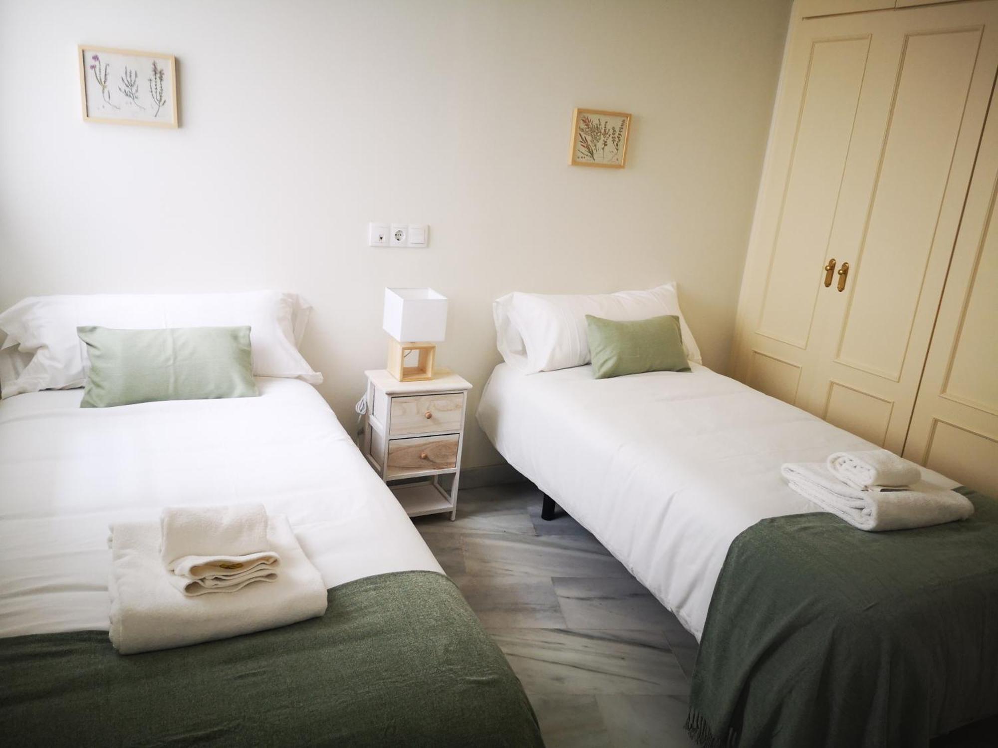 Charming Bright Apartment With Balconies On Cuesta Del Rosario セビリア エクステリア 写真